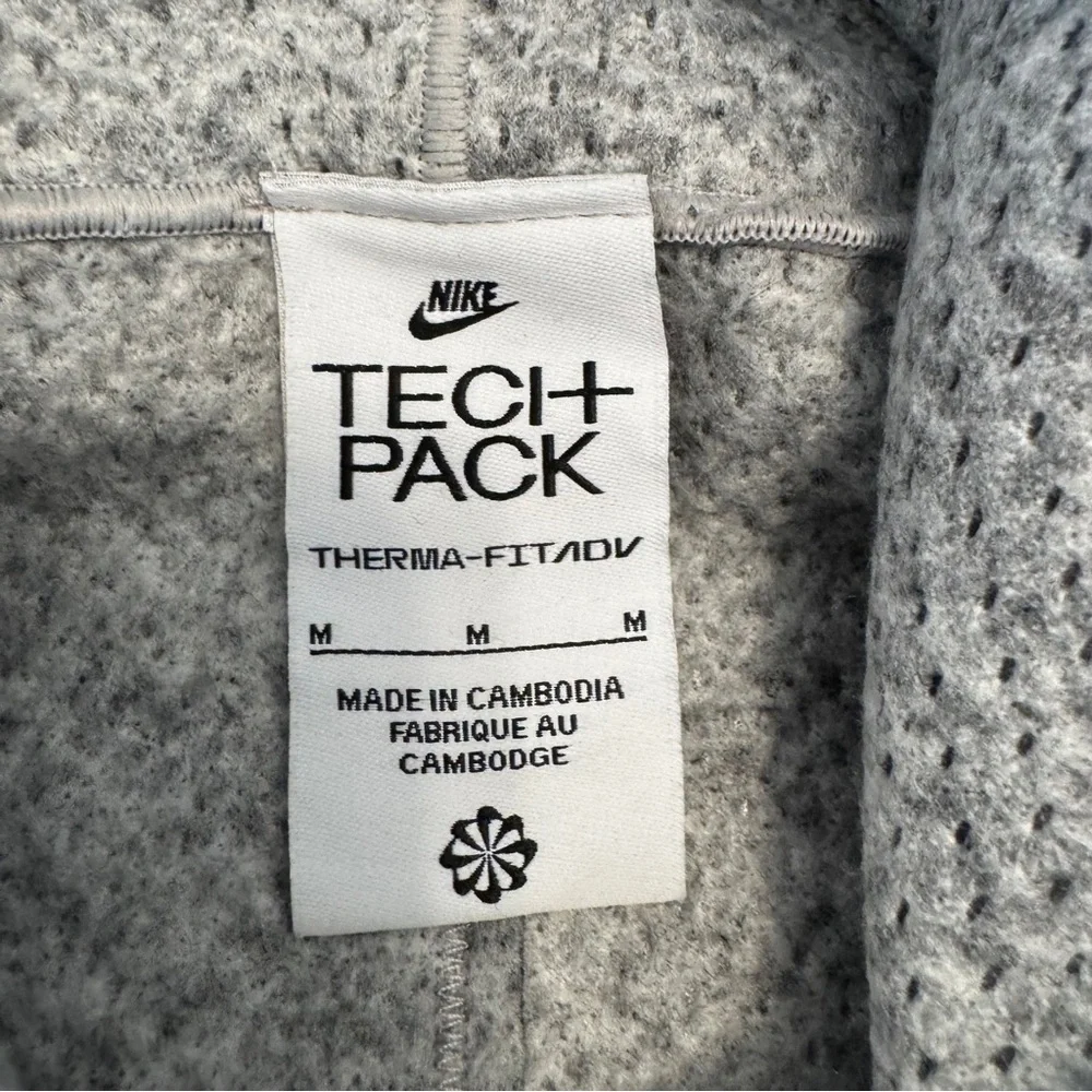 Nike Sportswear Therma-FIT ADV Tech Pack Forward Hoodie DR0405-077 Mens Size M